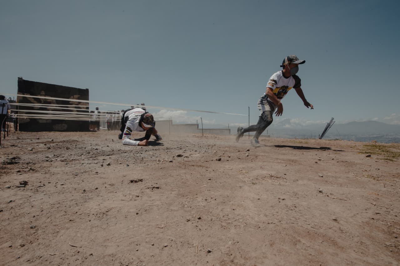 alumnos ejercitandose